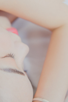 女友坐腿上摇动